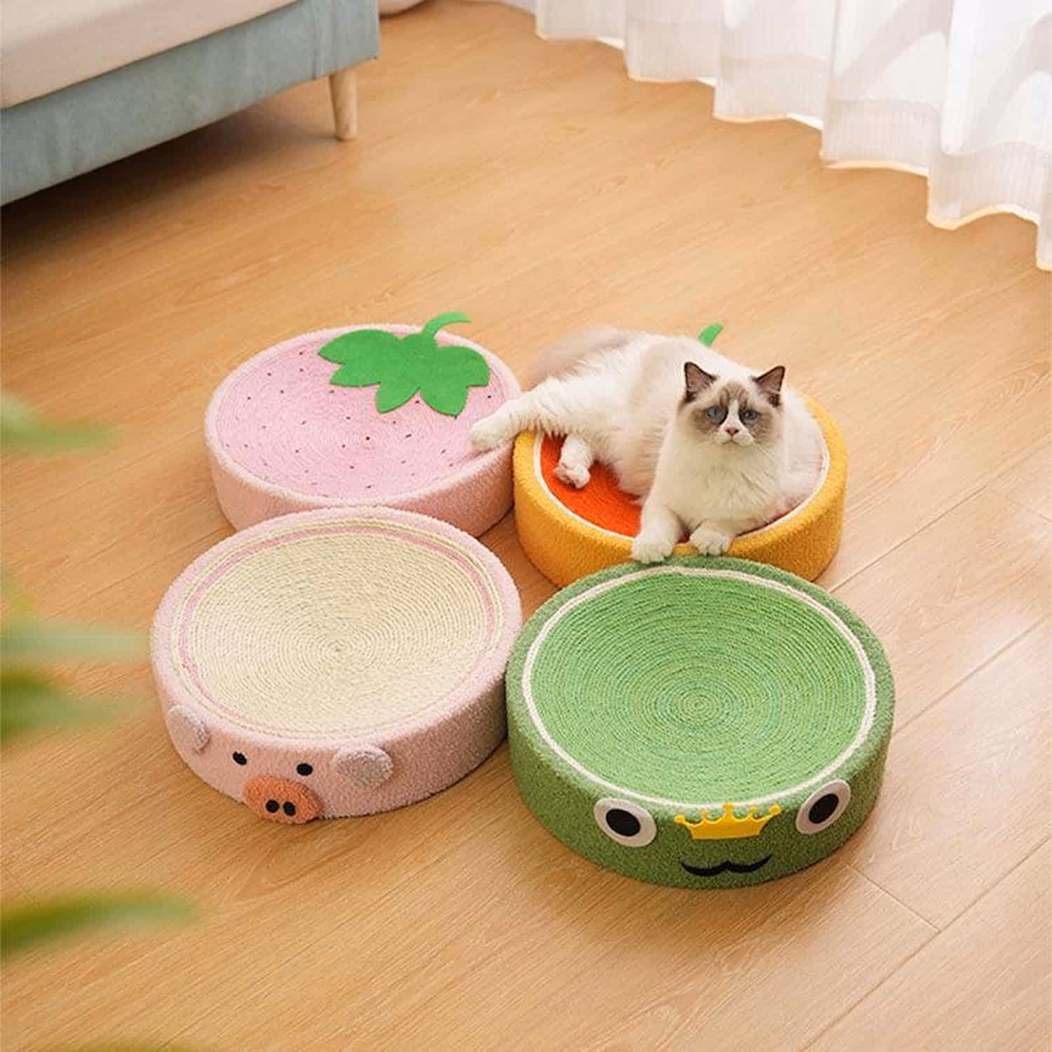 Round bowl-shaped cat scratcher bed with high-density sisal surface and raised padded edges